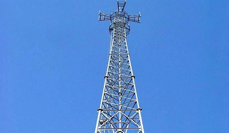 Three-Legged Tower: A Space-Efficient Communication Tower