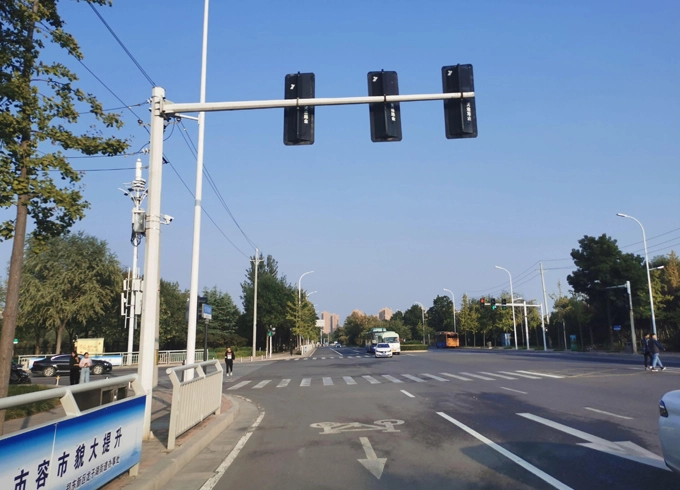 Traffic Signal Pole